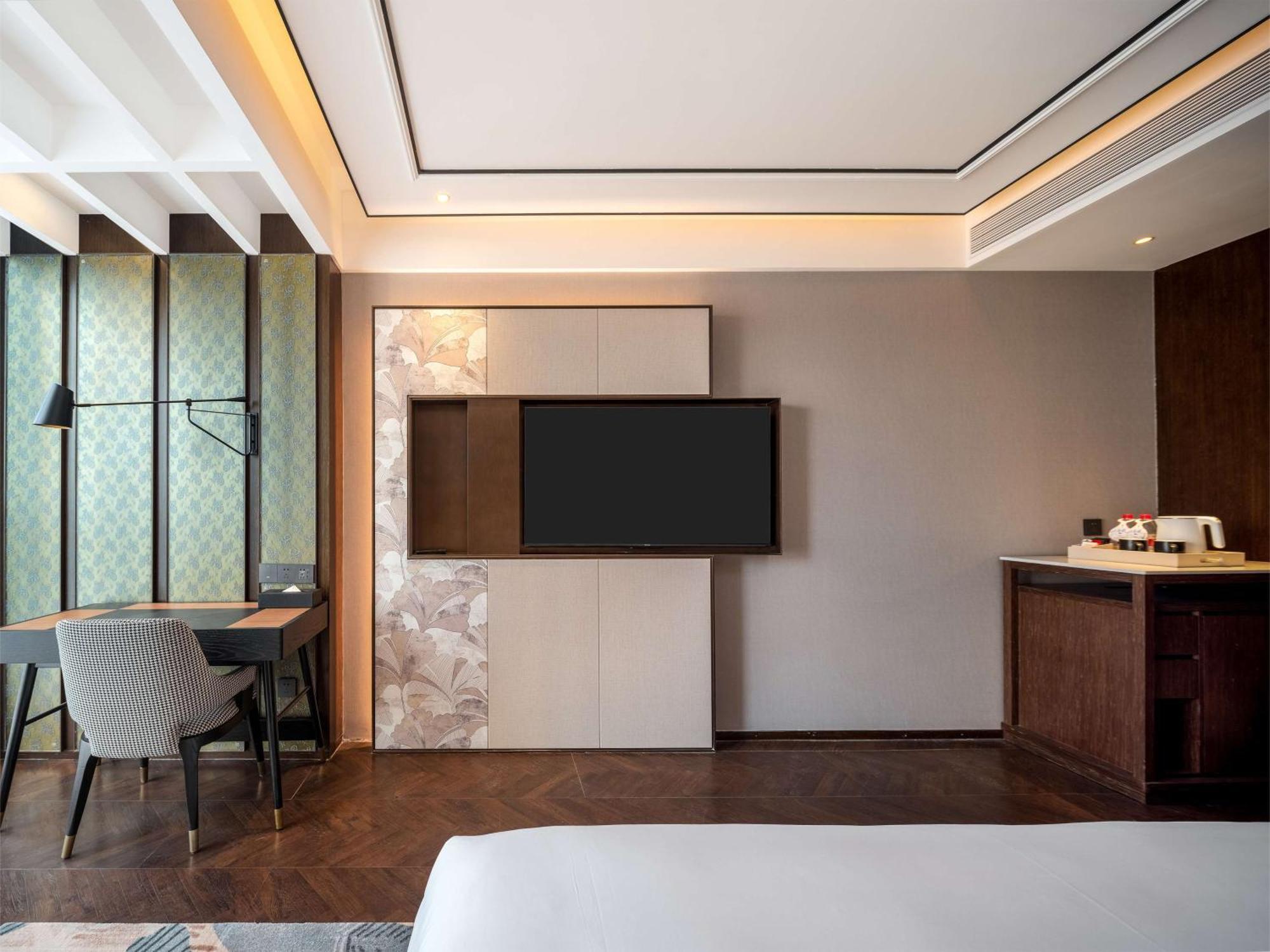 Hilton Garden Inn Beijing Guomao Экстерьер фото