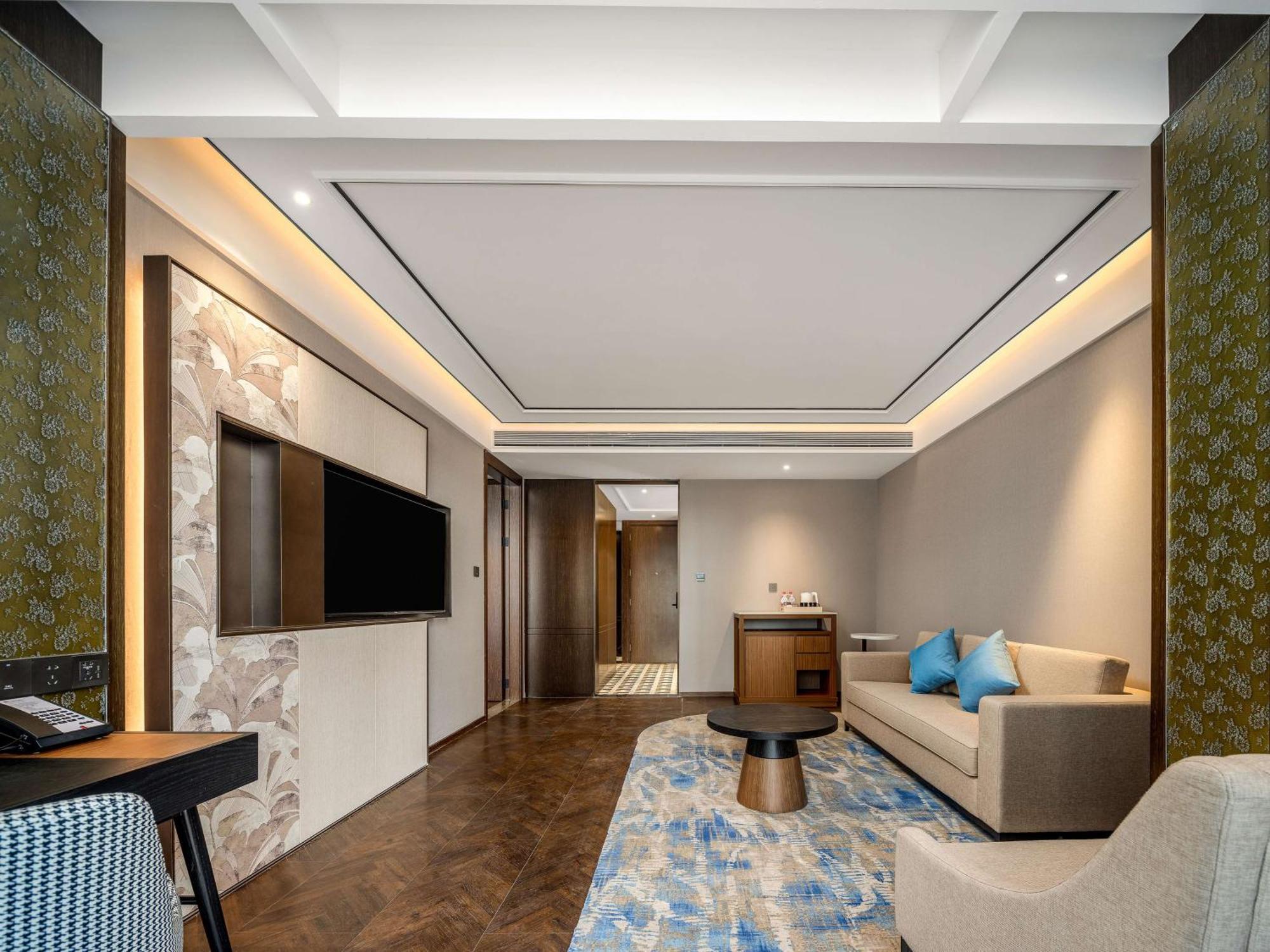 Hilton Garden Inn Beijing Guomao Экстерьер фото