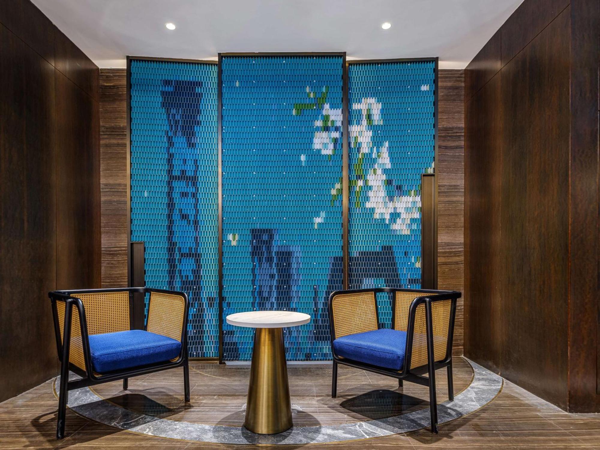 Hilton Garden Inn Beijing Guomao Экстерьер фото