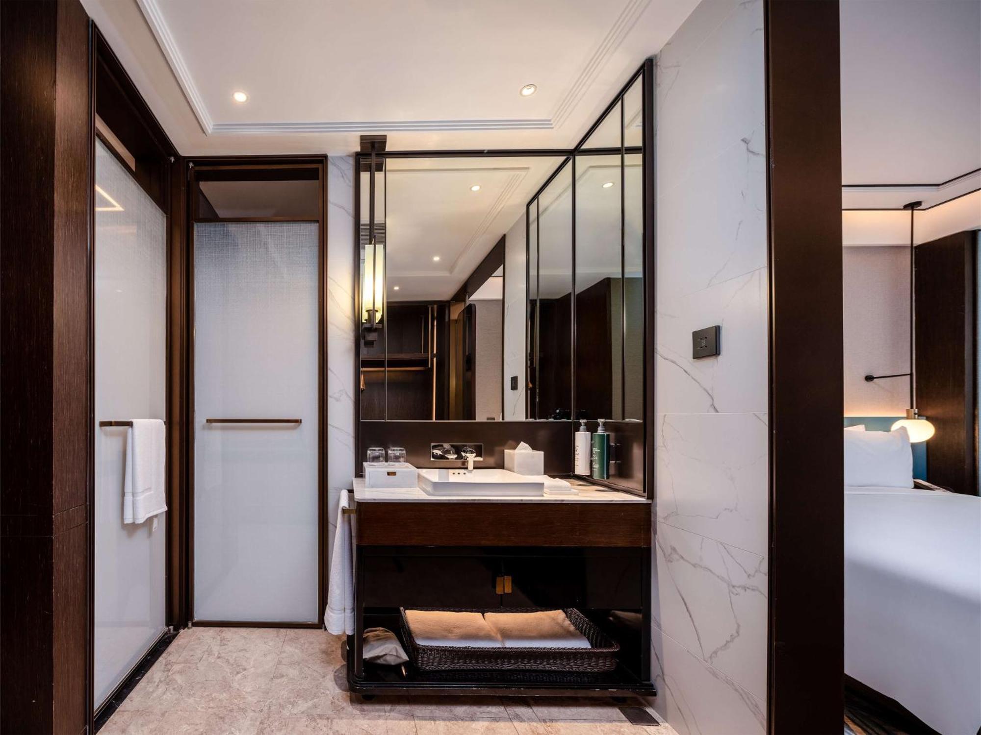 Hilton Garden Inn Beijing Guomao Экстерьер фото