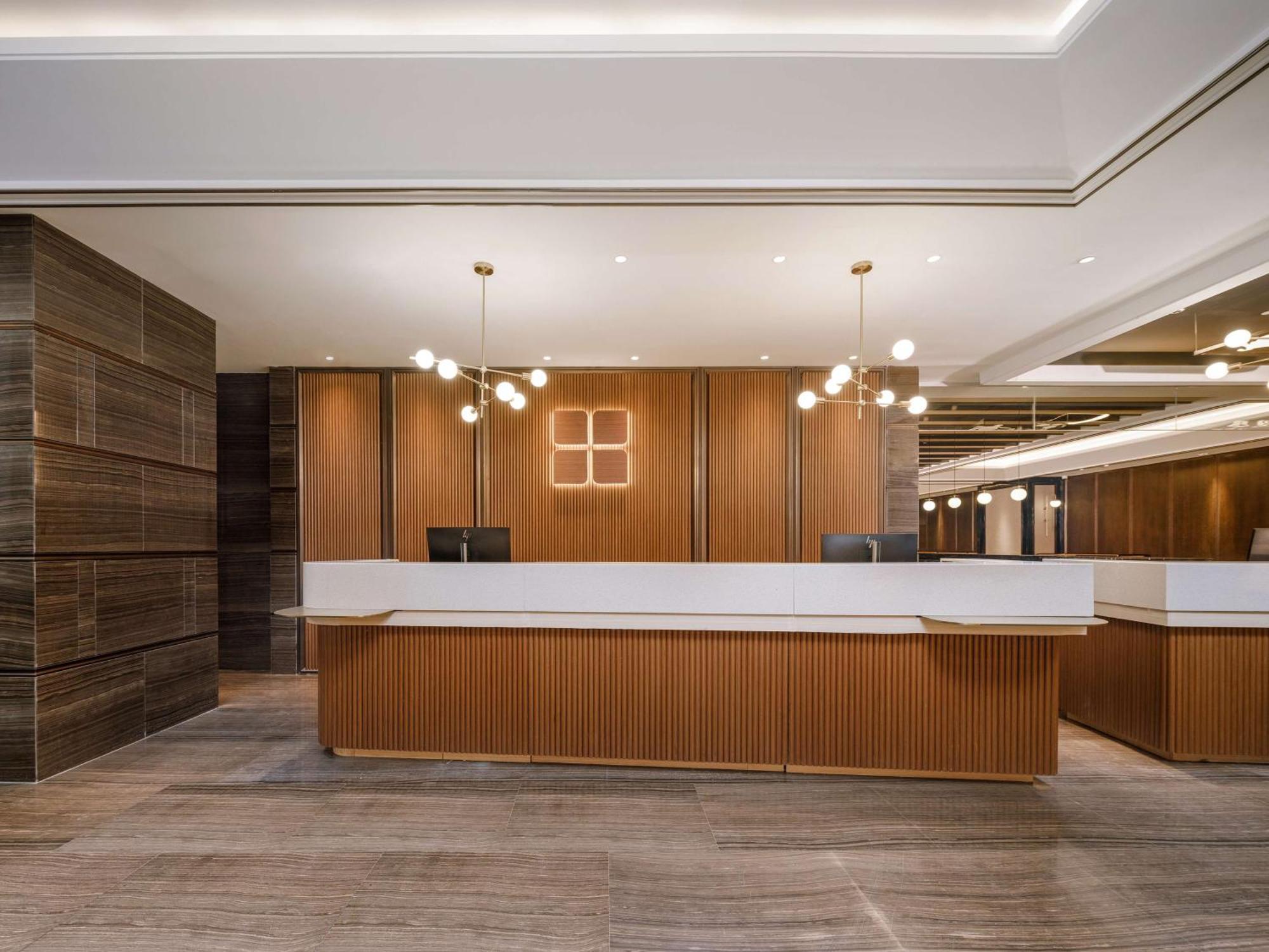 Hilton Garden Inn Beijing Guomao Экстерьер фото