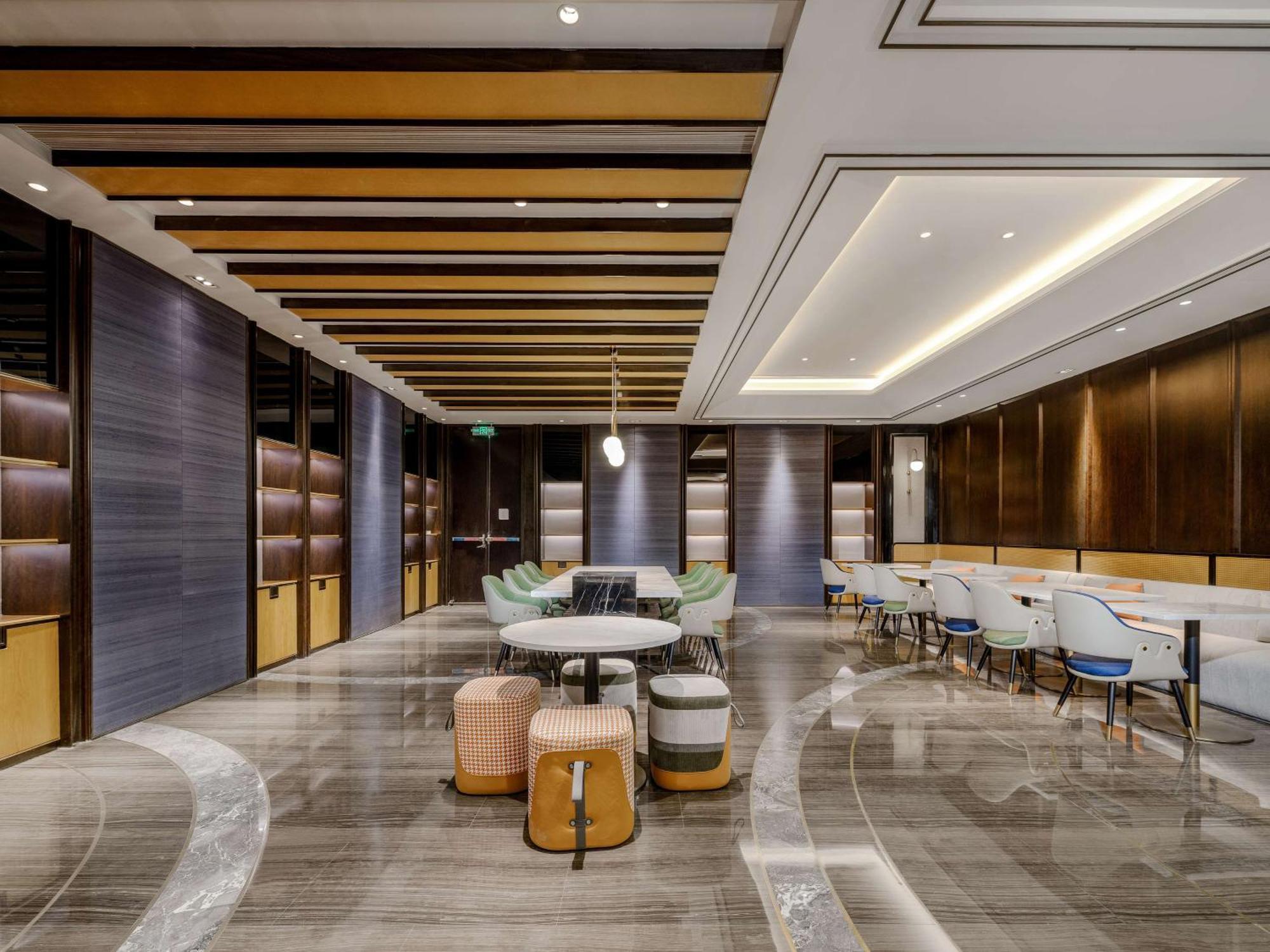 Hilton Garden Inn Beijing Guomao Экстерьер фото