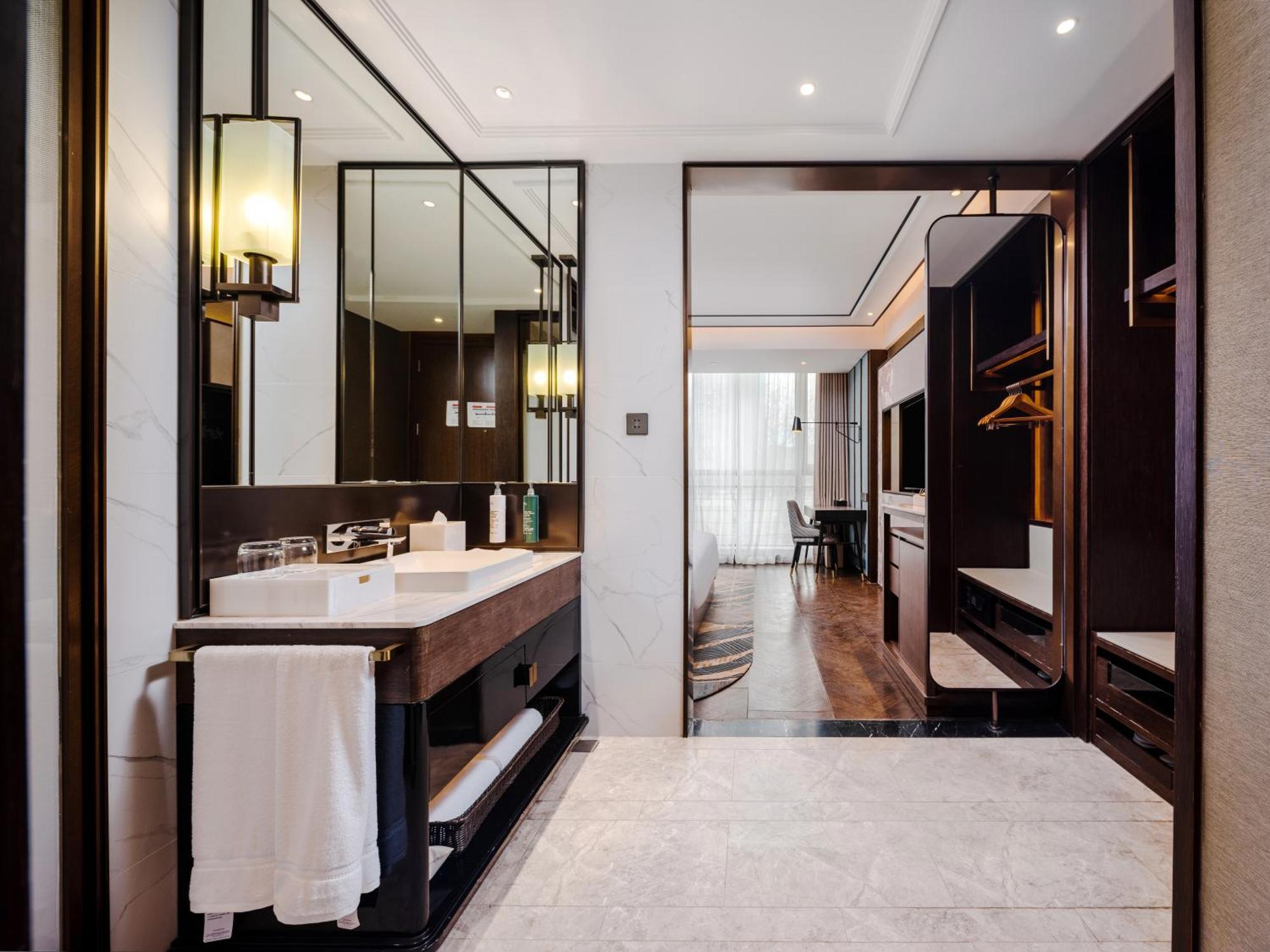 Hilton Garden Inn Beijing Guomao Экстерьер фото